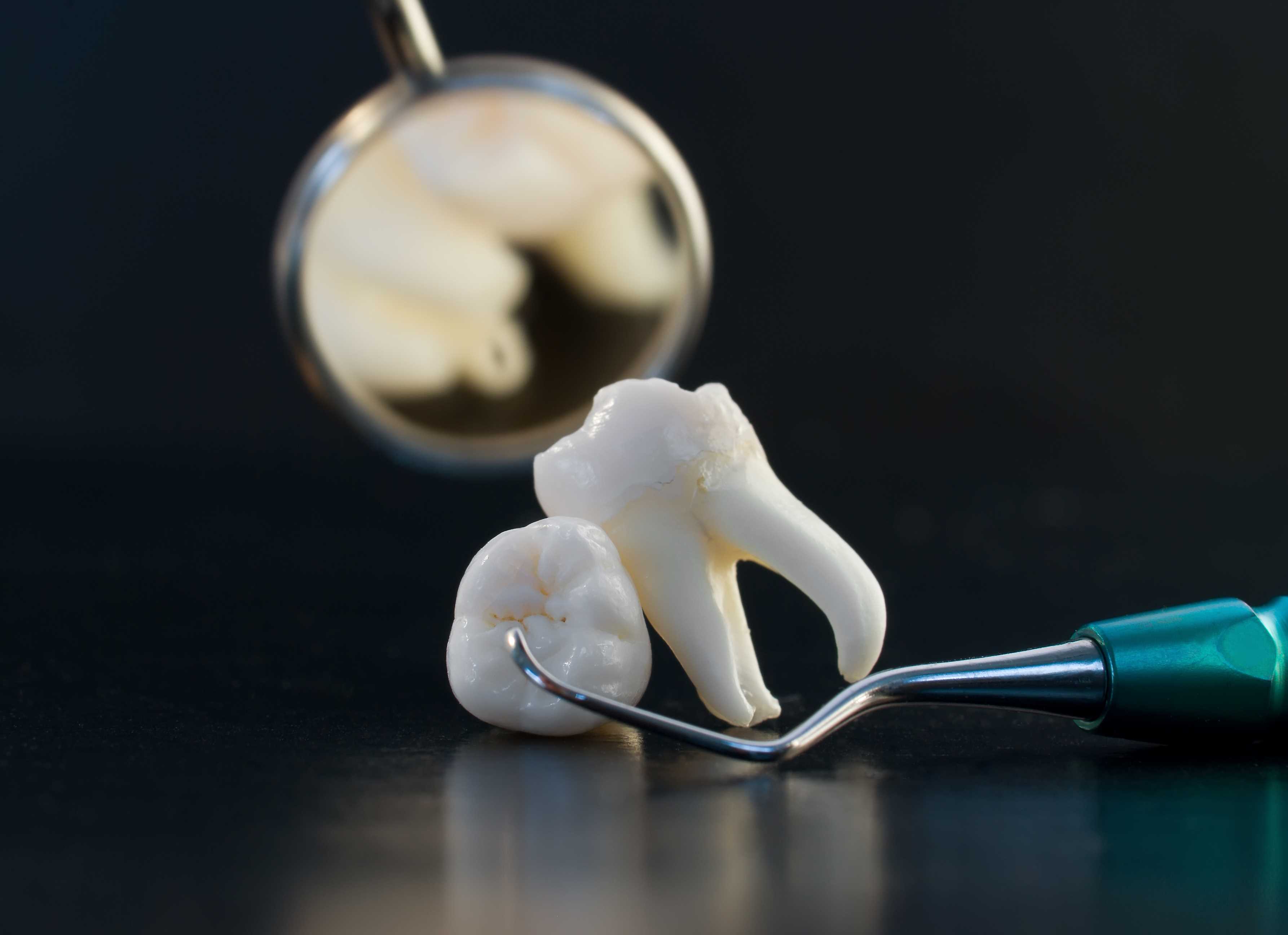 Tooth extraction. Хирургическая стоматология. Фотообои зубы.